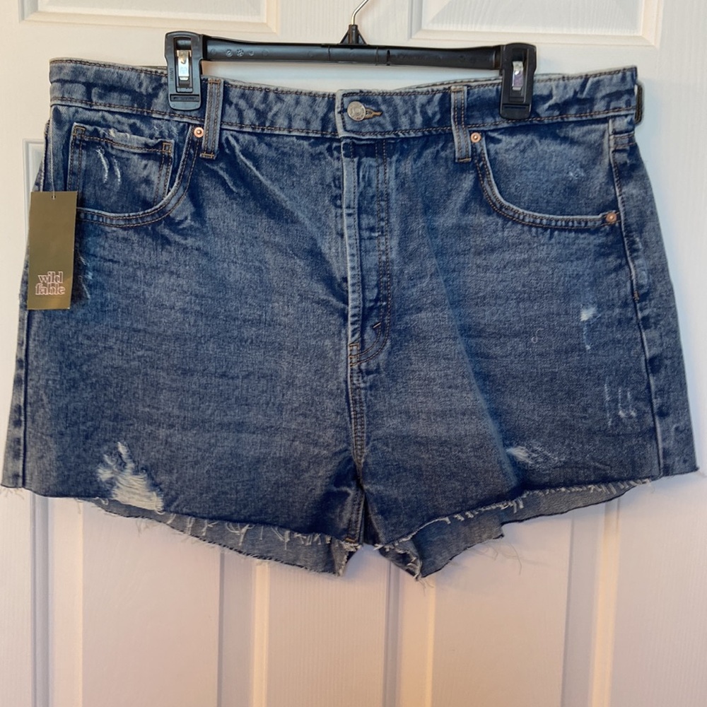LAST CHANCE: NEW Wild Fable Distressed Cut-off Jean Shorts Size 18 - Picture 15 of 16